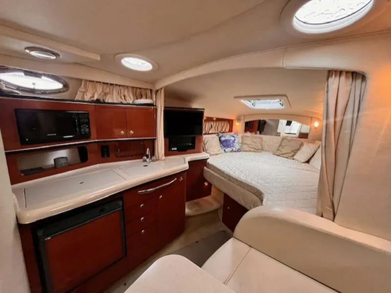 Slide: The Image of Sea Ray 300 Sundancer 2003 - 21