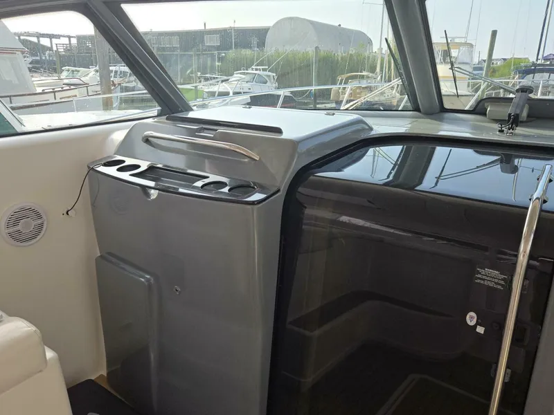 Slide: The Image of Tiara 3800 Express 2001 - 25