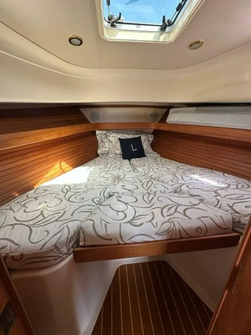 Slide: The Image of Mainship Pilot 34 2002 - 23