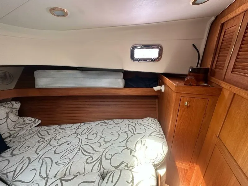 Slide: The Image of Mainship Pilot 34 2002 - 25