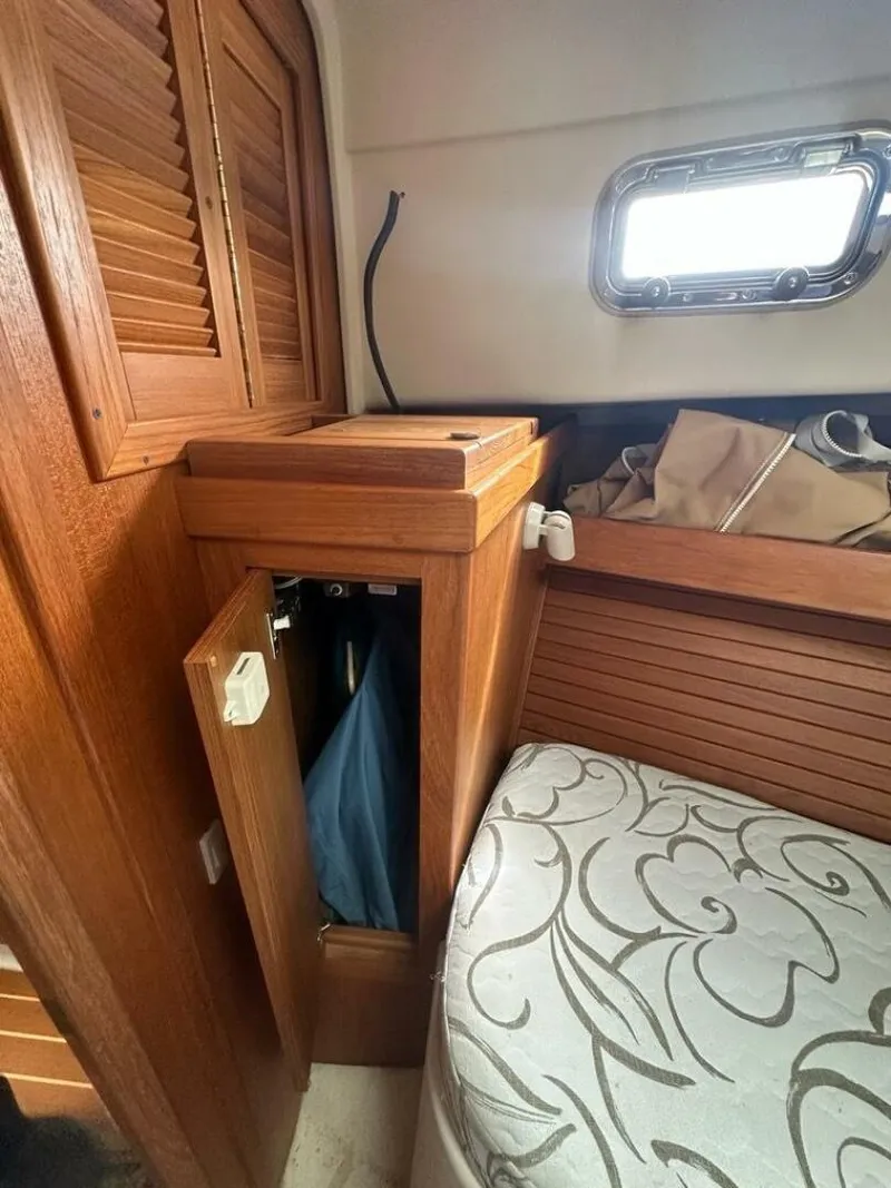 Slide: The Image of Mainship Pilot 34 2002 - 26