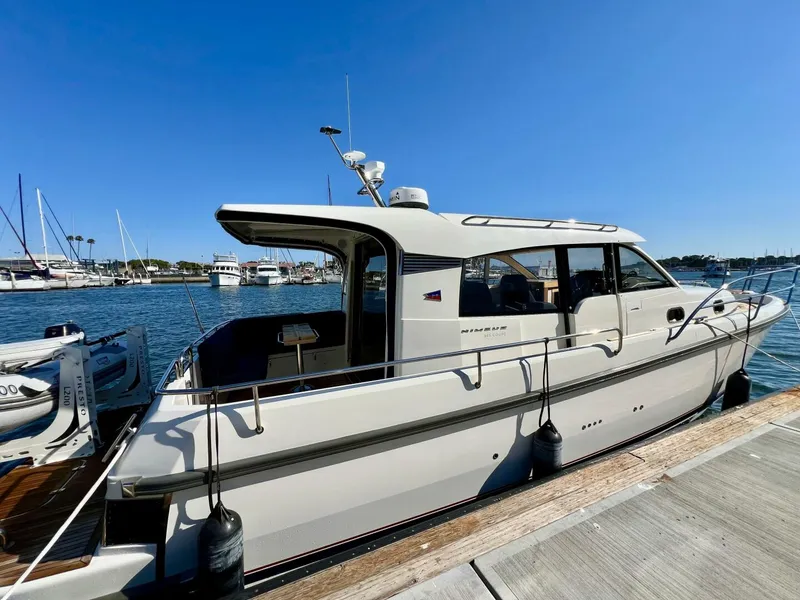 Slide: The Image of Nimbus 365 Coupe 2018 - 10