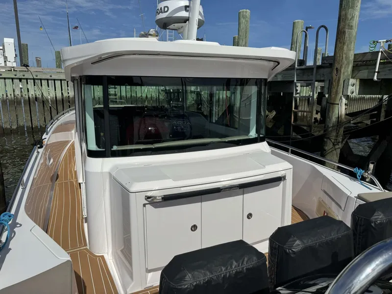 Slide: The Image of Axopar 37 XC CROSS CABIN 2022 - 11
