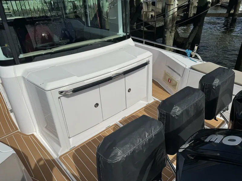 Slide: The Image of Axopar 37 XC CROSS CABIN 2022 - 12