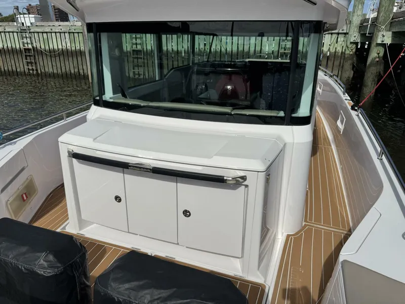 Slide: The Image of Axopar 37 XC CROSS CABIN 2022 - 13
