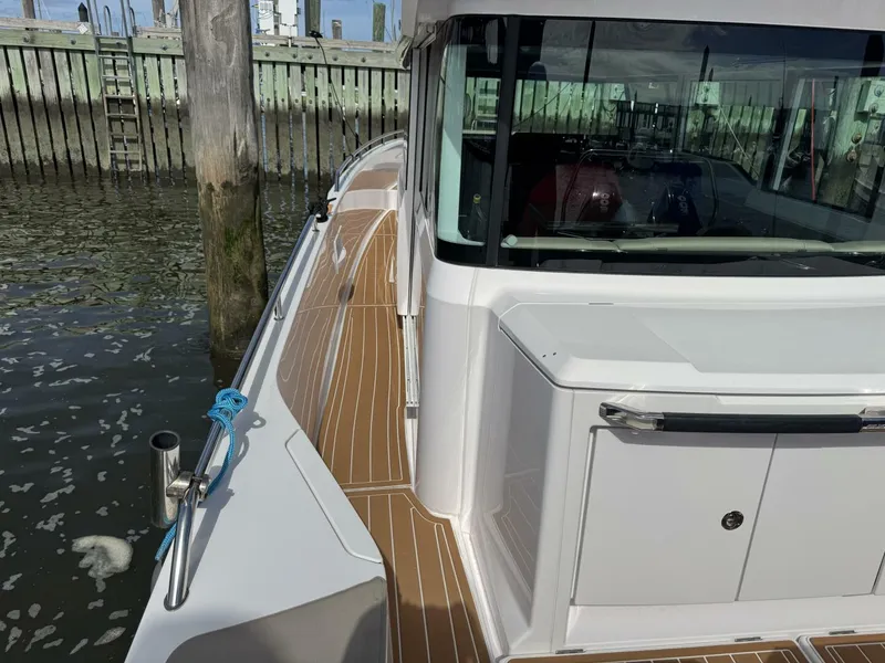 Slide: The Image of Axopar 37 XC CROSS CABIN 2022 - 14