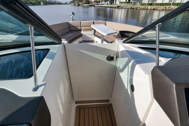 Slide: The Image of Sea Ray 350 SLX 2016 - 12