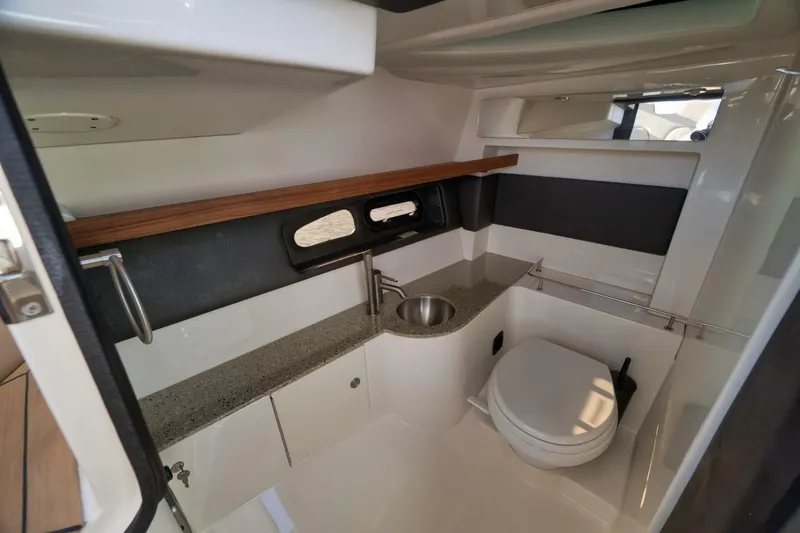 Slide: The Image of Sea Ray 350 SLX 2016 - 14