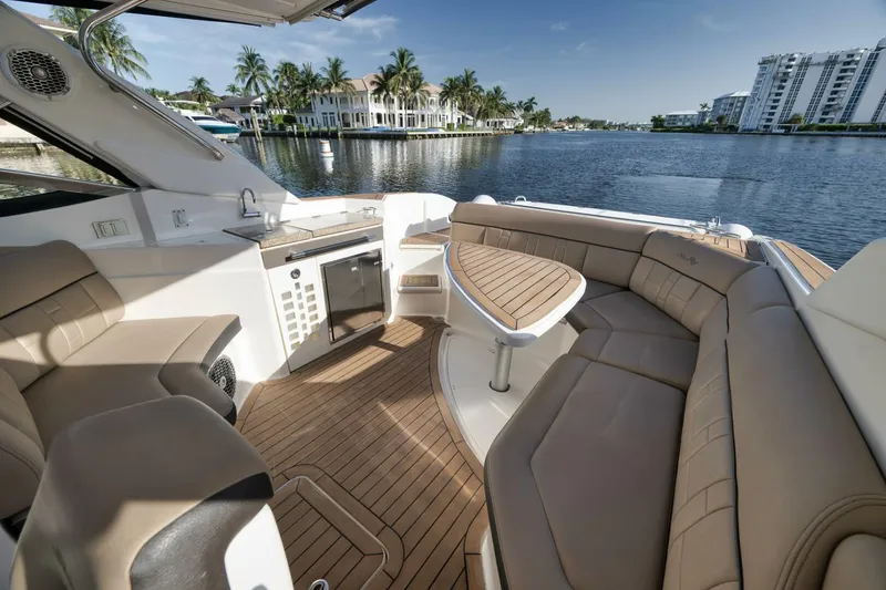 Slide: The Image of Sea Ray 350 SLX 2016 - 16