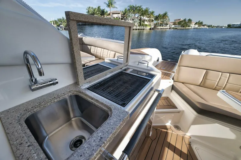Slide: The Image of Sea Ray 350 SLX 2016 - 21