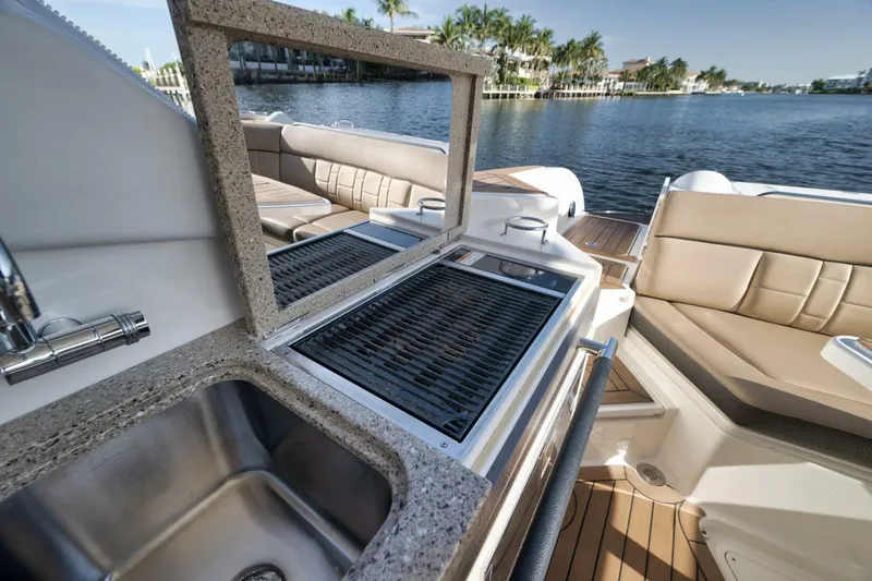 Slide: The Image of Sea Ray 350 SLX 2016 - 22