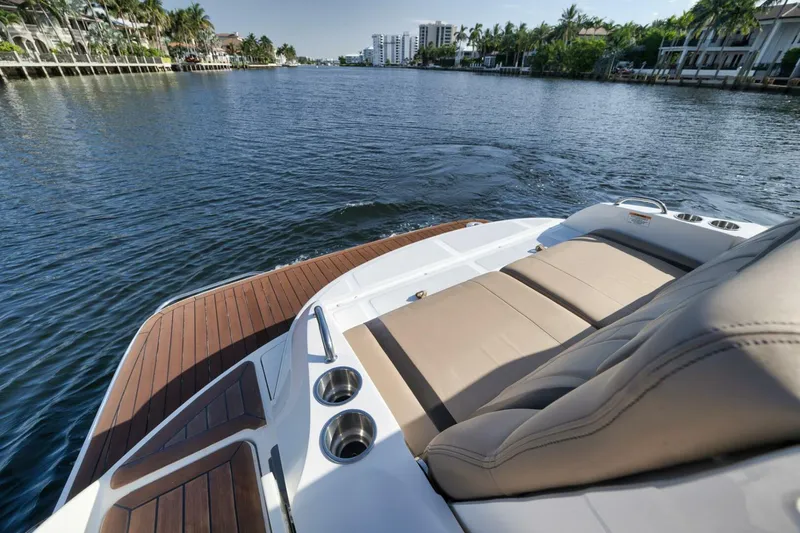Slide: The Image of Sea Ray 350 SLX 2016 - 23