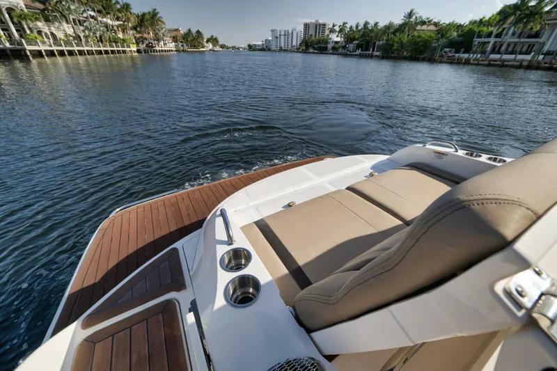 Slide: The Image of Sea Ray 350 SLX 2016 - 24