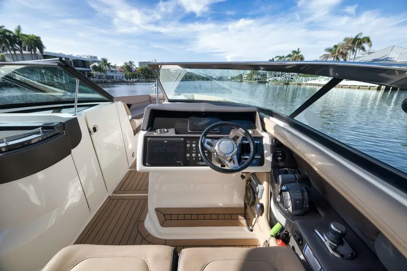 Slide: The Image of Sea Ray 350 SLX 2016 - 26