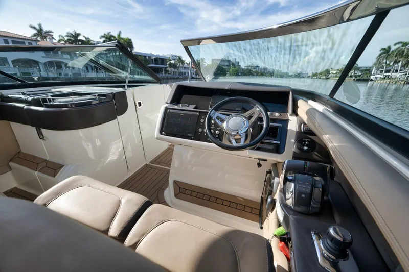 Slide: The Image of Sea Ray 350 SLX 2016 - 27