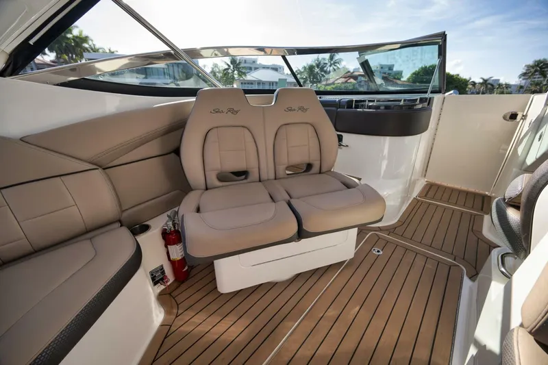 Slide: The Image of Sea Ray 350 SLX 2016 - 31