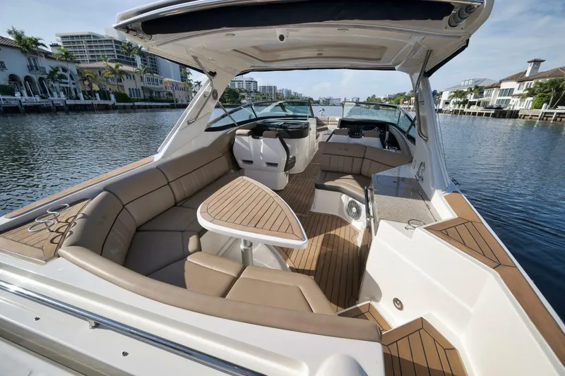 Slide: The Image of Sea Ray 350 SLX 2016 - 32
