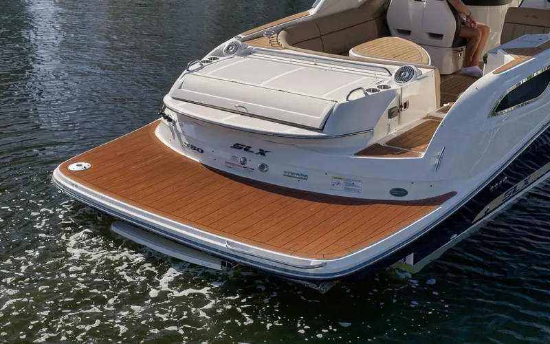 Slide: The Image of Sea Ray 350 SLX 2016 - 36