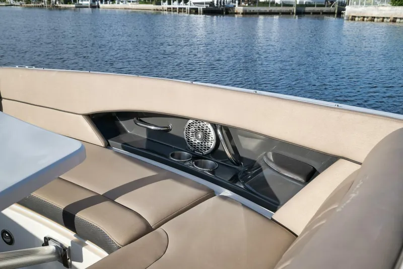 Slide: The Image of Sea Ray 350 SLX 2016 - 6