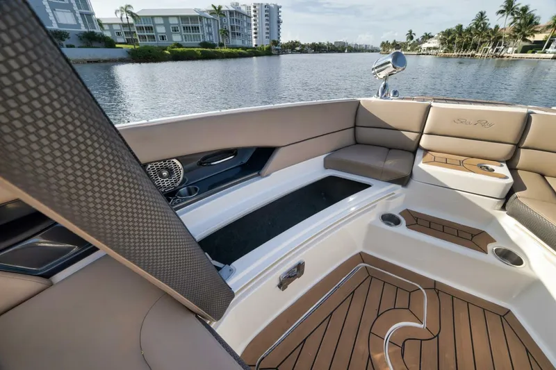 Slide: The Image of Sea Ray 350 SLX 2016 - 7