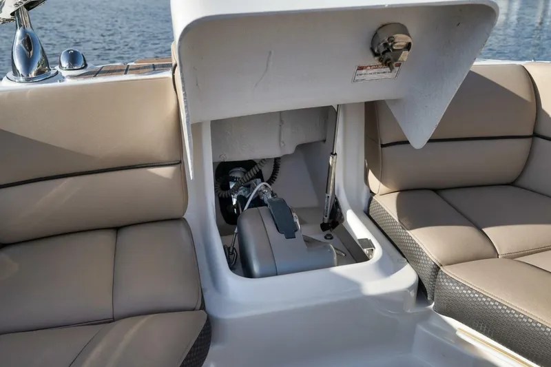 Slide: The Image of Sea Ray 350 SLX 2016 - 8