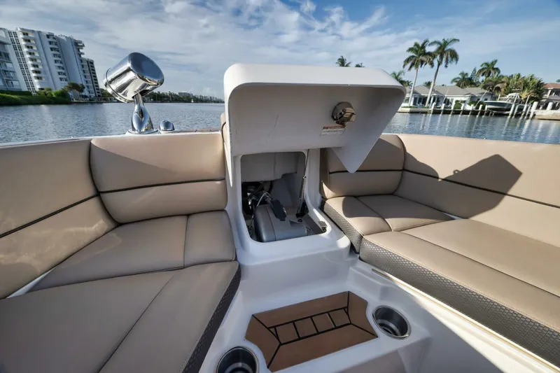 Slide: The Image of Sea Ray 350 SLX 2016 - 9
