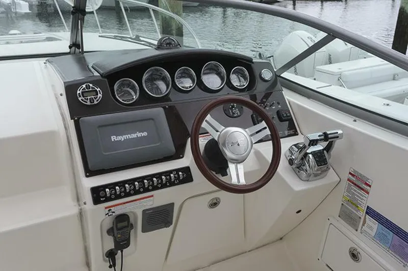 Slide: The Image of Sea Ray 310 Sundancer 2010 - 11