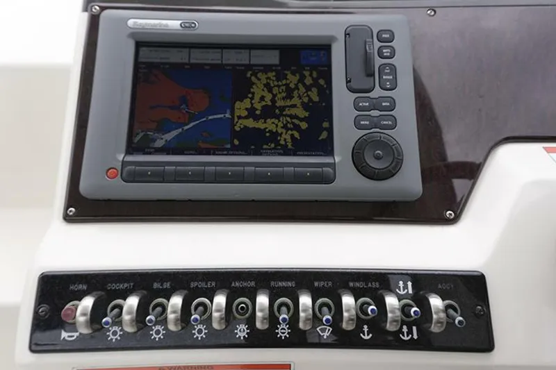 Slide: The Image of Sea Ray 310 Sundancer 2010 - 14