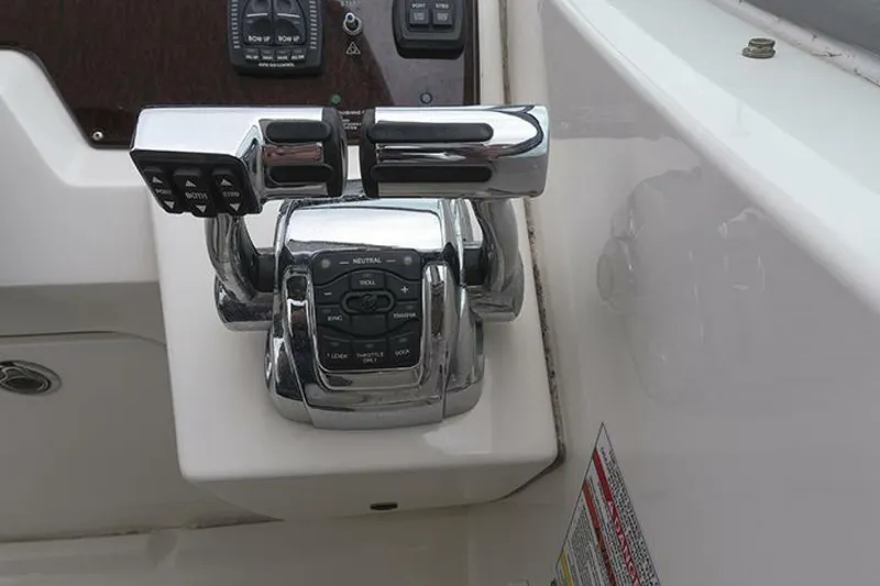 Slide: The Image of Sea Ray 310 Sundancer 2010 - 15