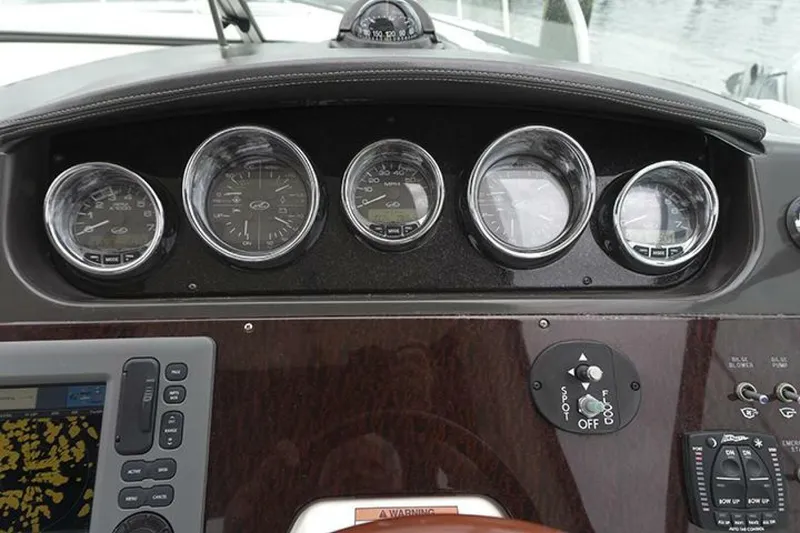 Slide: The Image of Sea Ray 310 Sundancer 2010 - 17
