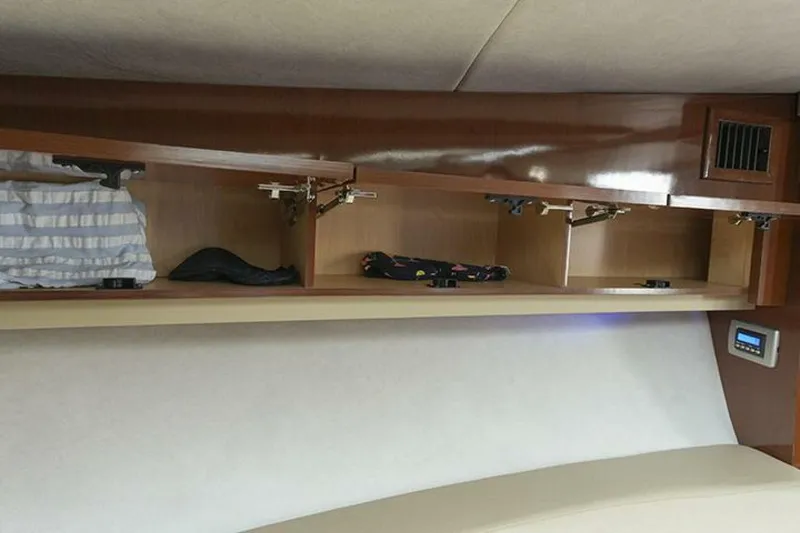 Slide: The Image of Sea Ray 310 Sundancer 2010 - 27
