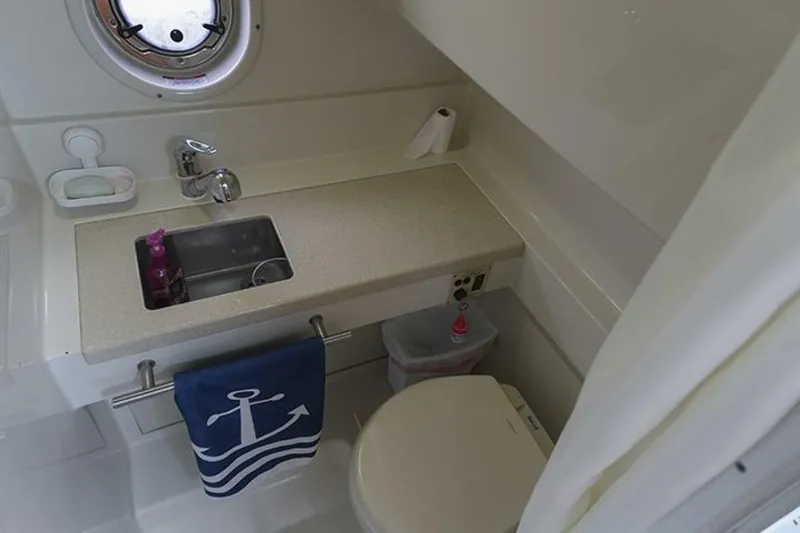 Slide: The Image of Sea Ray 310 Sundancer 2010 - 29