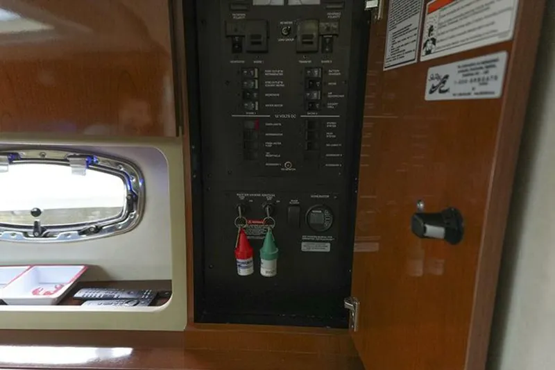 Slide: The Image of Sea Ray 310 Sundancer 2010 - 30