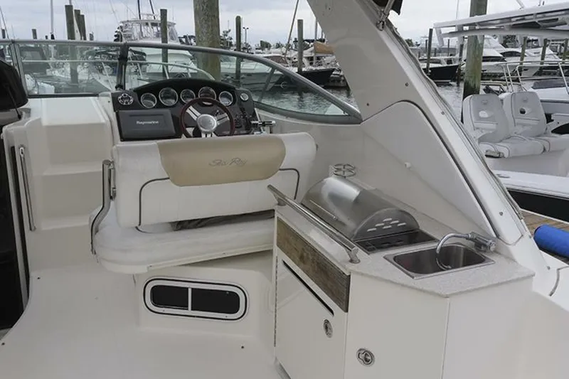 Slide: The Image of Sea Ray 310 Sundancer 2010 - 5