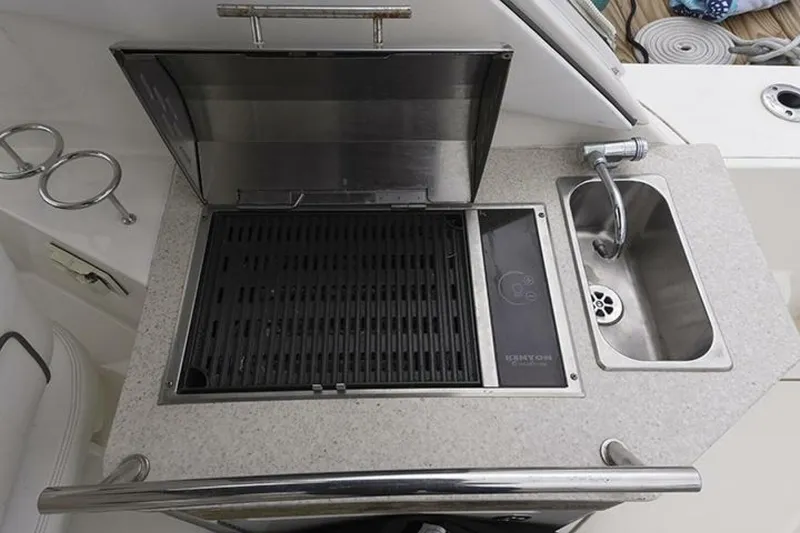 Slide: The Image of Sea Ray 310 Sundancer 2010 - 8