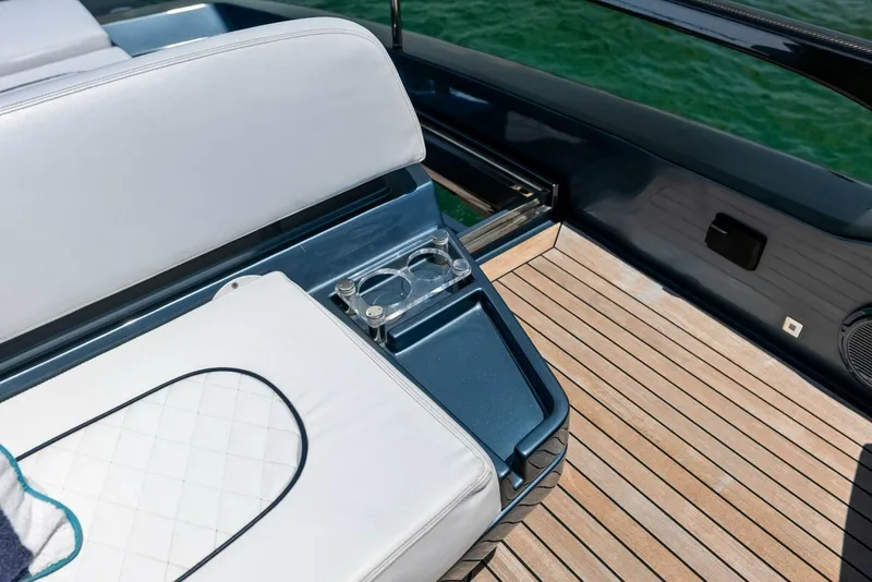 Slide: The Image of Riva Perseo Super 2024 - 23