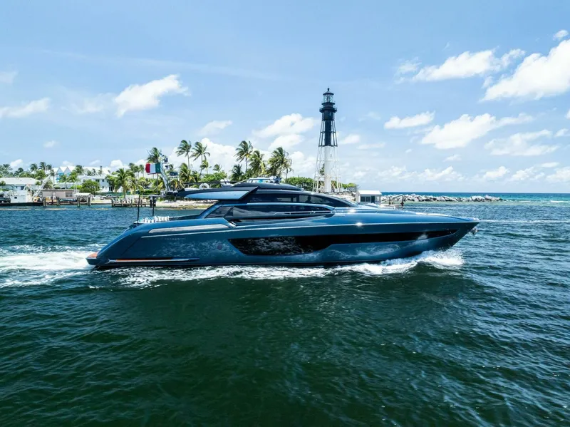 Slide: The Image of Riva Perseo Super 2024 - 4