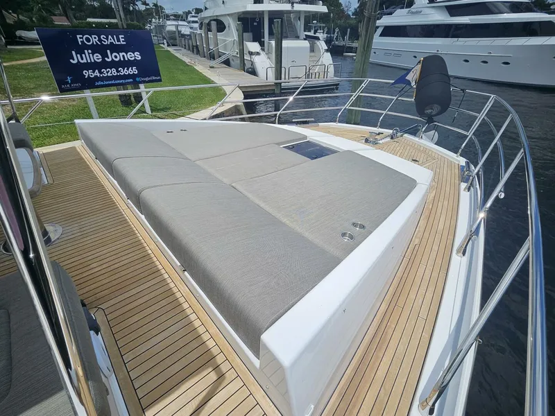 Slide: The Image of Azimut 66 2022 - 13
