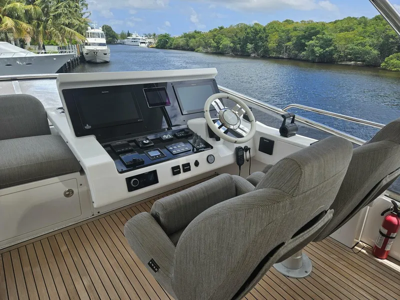 Slide: The Image of Azimut 66 2022 - 23
