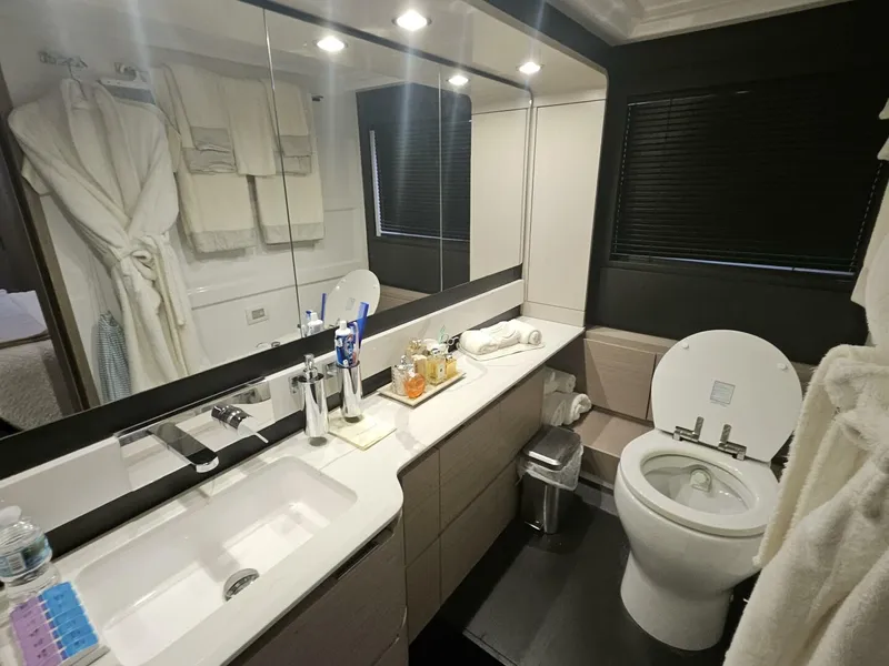 Slide: The Image of Azimut 66 2022 - 60