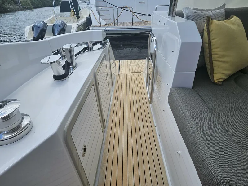 Slide: The Image of Azimut 66 2022 - 7
