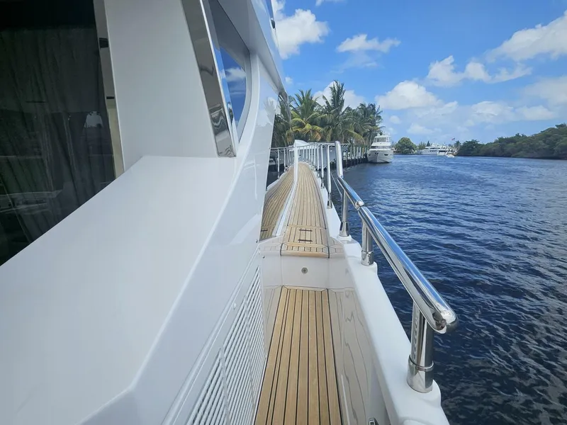 Slide: The Image of Azimut 66 2022 - 8