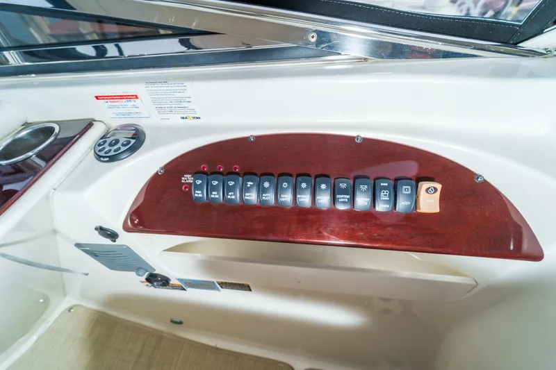 Slide: The Image of Meridian 441 Sedan 2009 - 31