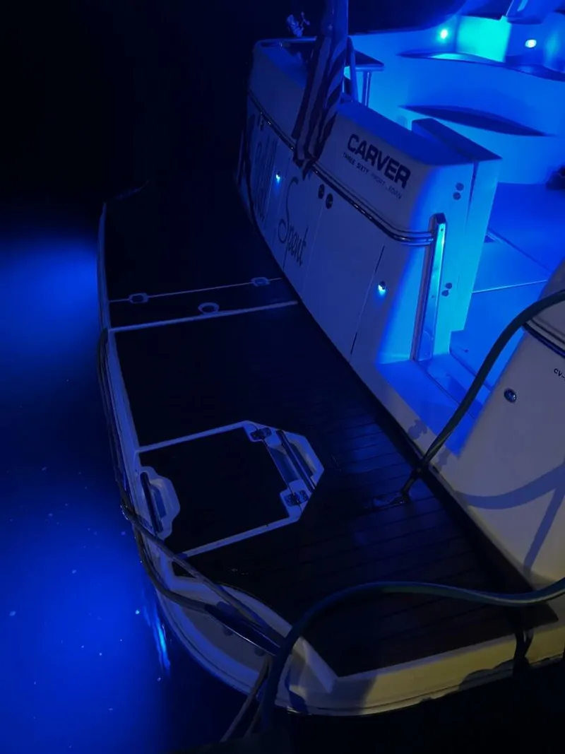 Slide: The Image of Carver Yachts 360 Sport Sedan 2003 - 5