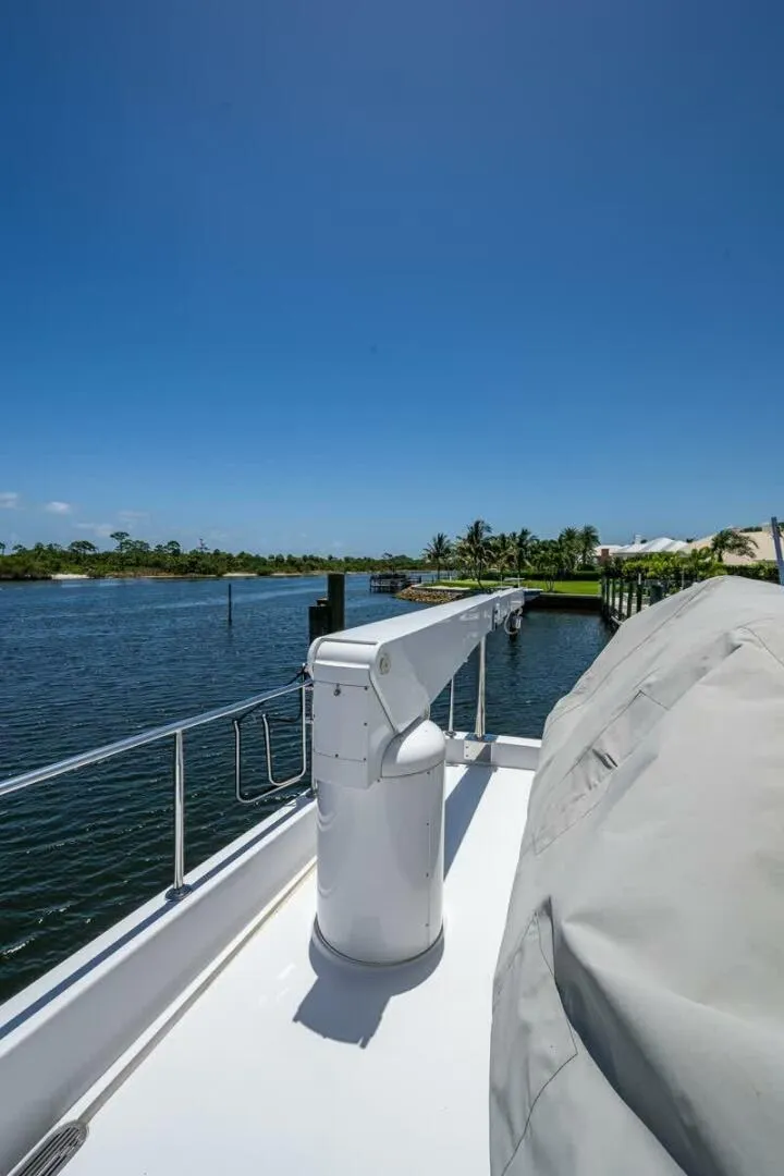 Slide: The Image of Ocean Alexander 78 Pilothouse 2005 - 23
