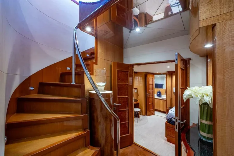 Slide: The Image of Ocean Alexander 78 Pilothouse 2005 - 40