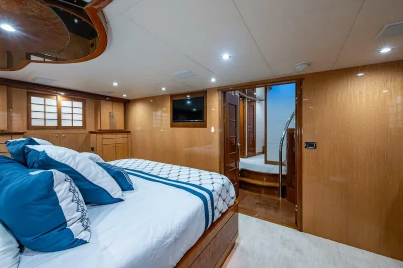 Slide: The Image of Ocean Alexander 78 Pilothouse 2005 - 42