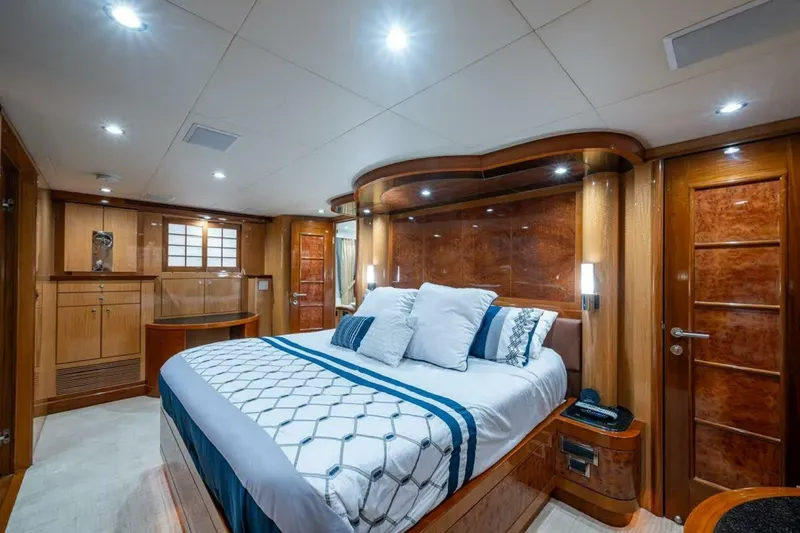 Slide: The Image of Ocean Alexander 78 Pilothouse 2005 - 43