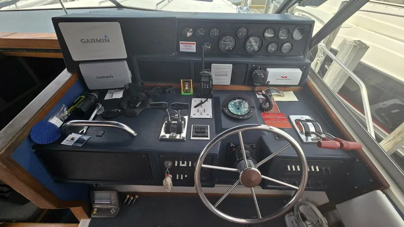 Slide: The Image of Sea Ray 390 Express Cruiser 1988 - 6
