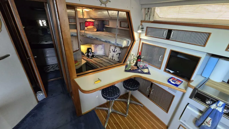 Slide: The Image of Sea Ray 390 Express Cruiser 1988 - 7